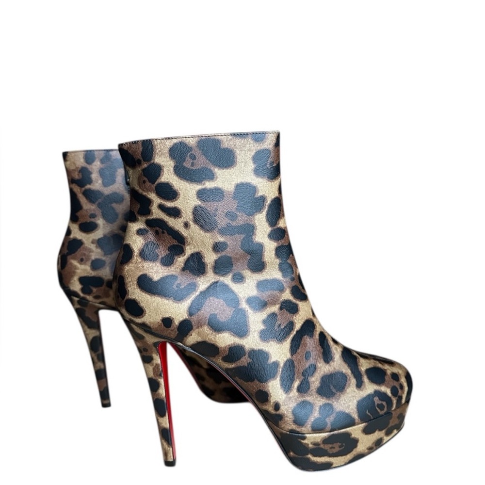 Christian Louboutin Bianca Leopard
Cheetah animal print booties RETAIL
1,295 - Picture 3 of 8